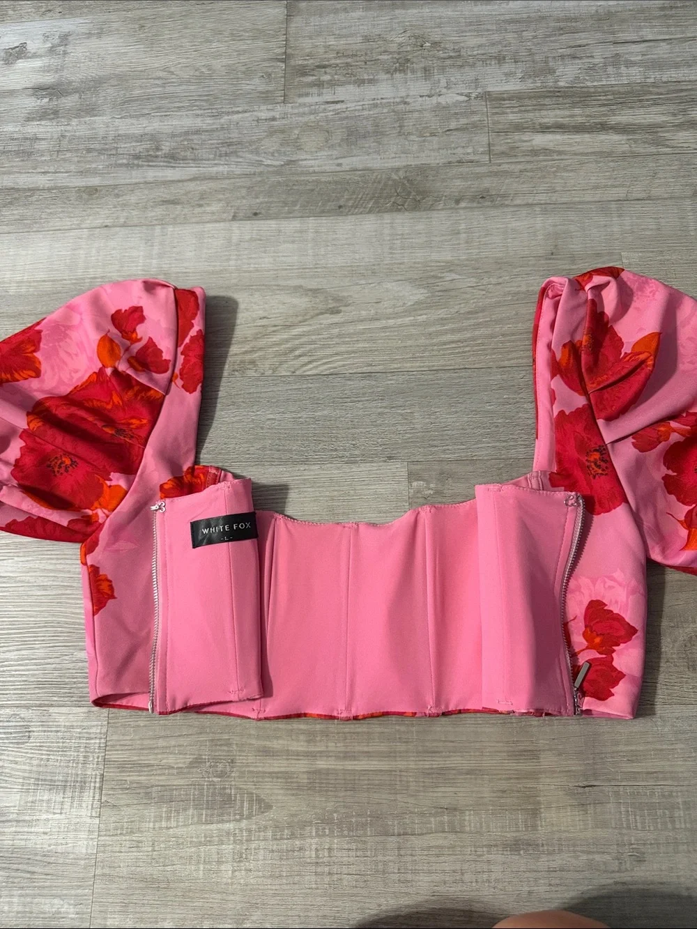 Women’s White Fox Boutique matching set- cropped shirt and short set 🩷